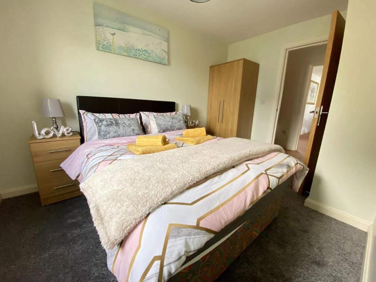 Lovely 2-Bedrooms Apartment Step To The Beach Swansea Exterior foto